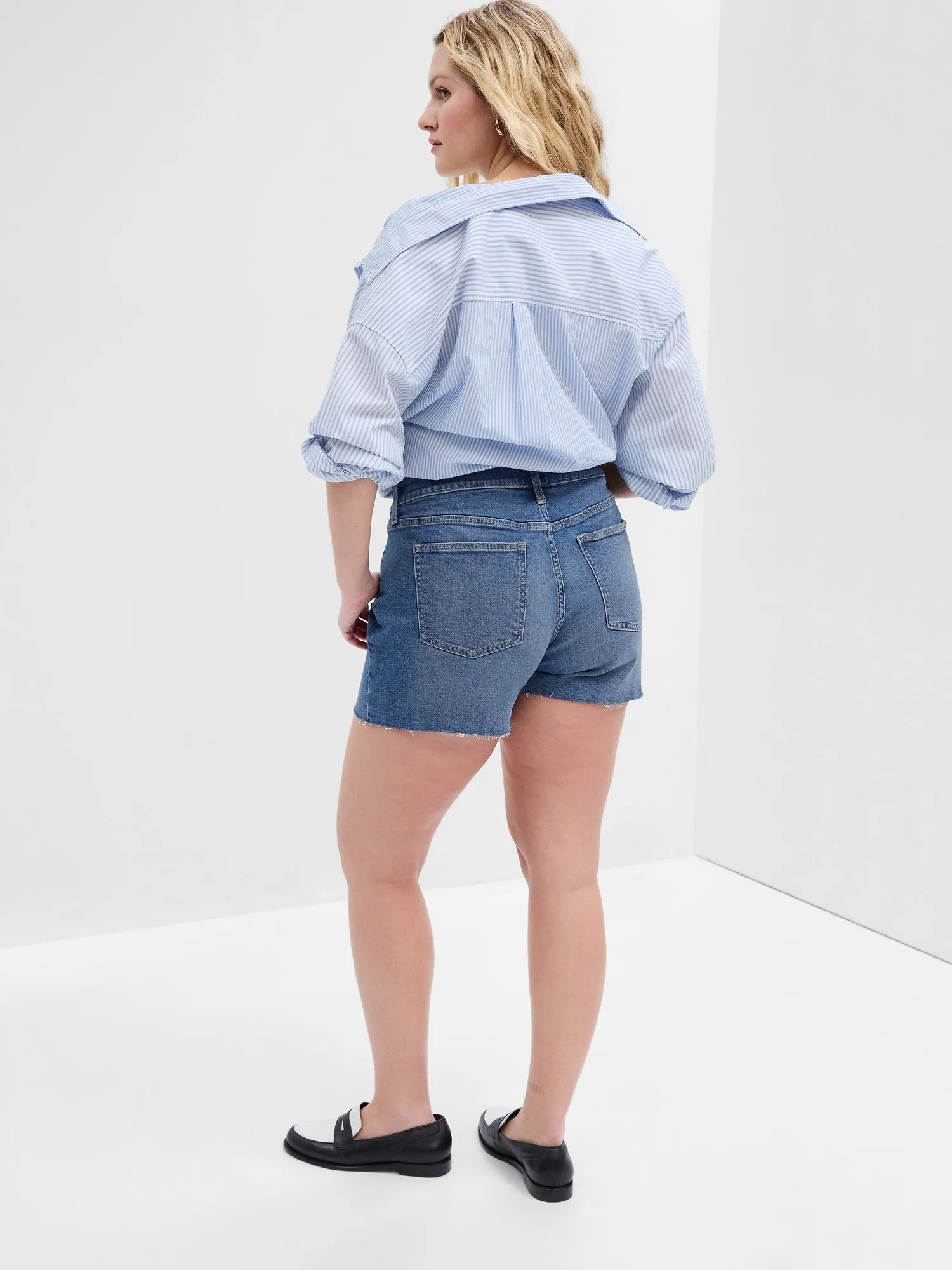 5" Mid Rise Distressed Denim Shorts with Washwell