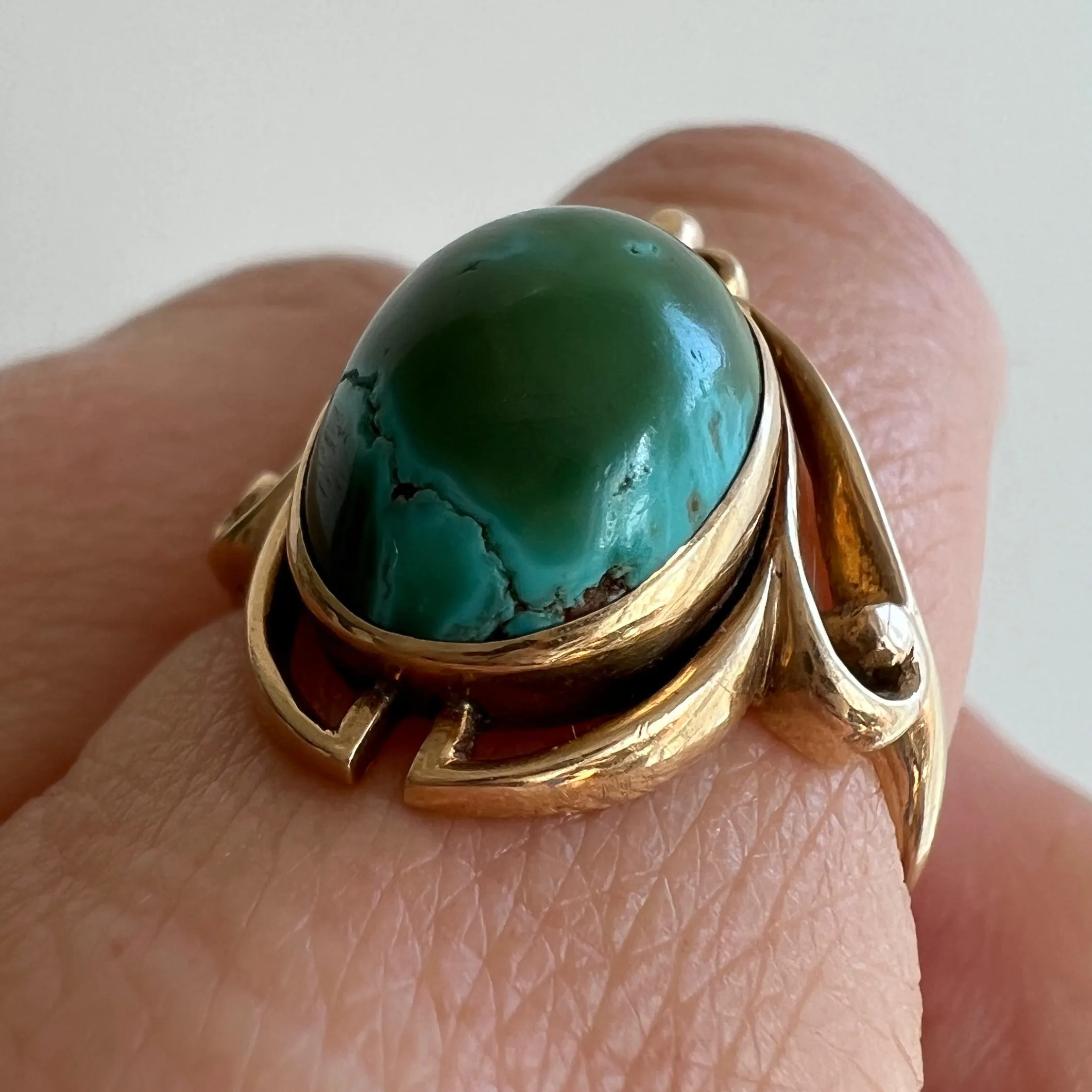 V I N T A G E // crowned turquoise / 14k yellow gold with bold natural turquoise cabochon / size 5.75