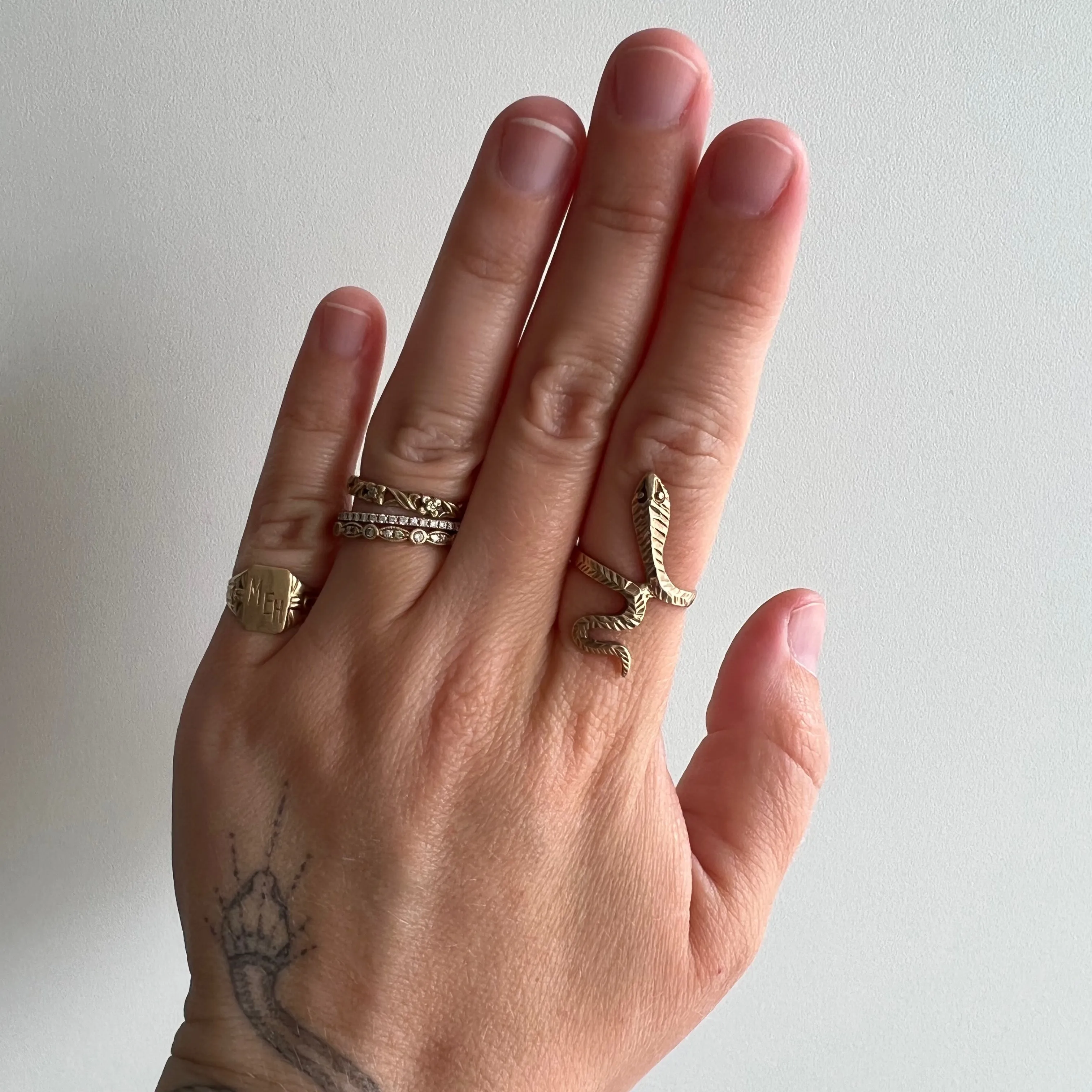 V I N T A G E // full finger slitherer / solid 10k yellow gold snake ring / size 6