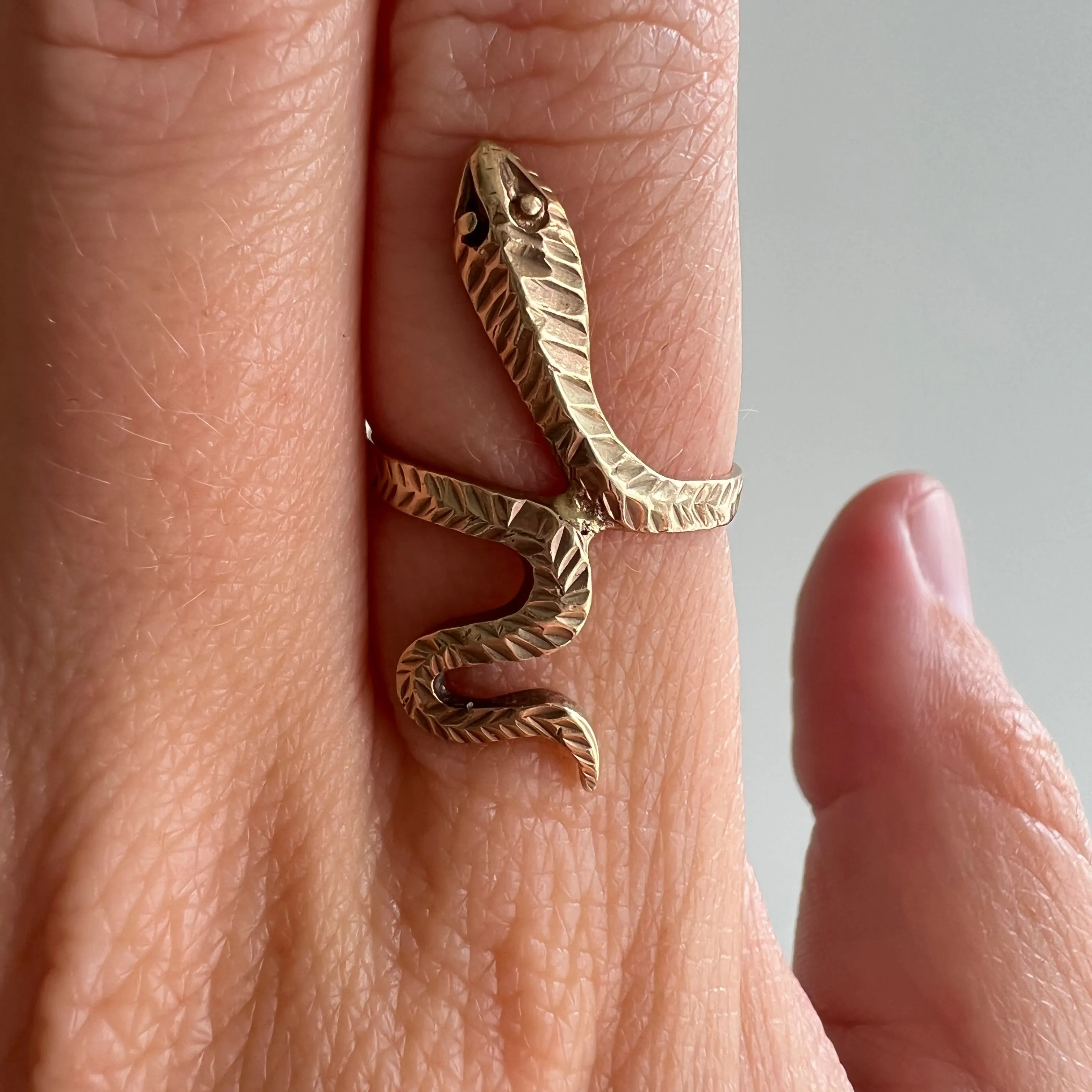 V I N T A G E // full finger slitherer / solid 10k yellow gold snake ring / size 6